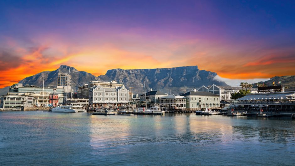 Blick auf den Tafelberg von der V&A Waterfront aus - Verloben Sie sich in Afrika