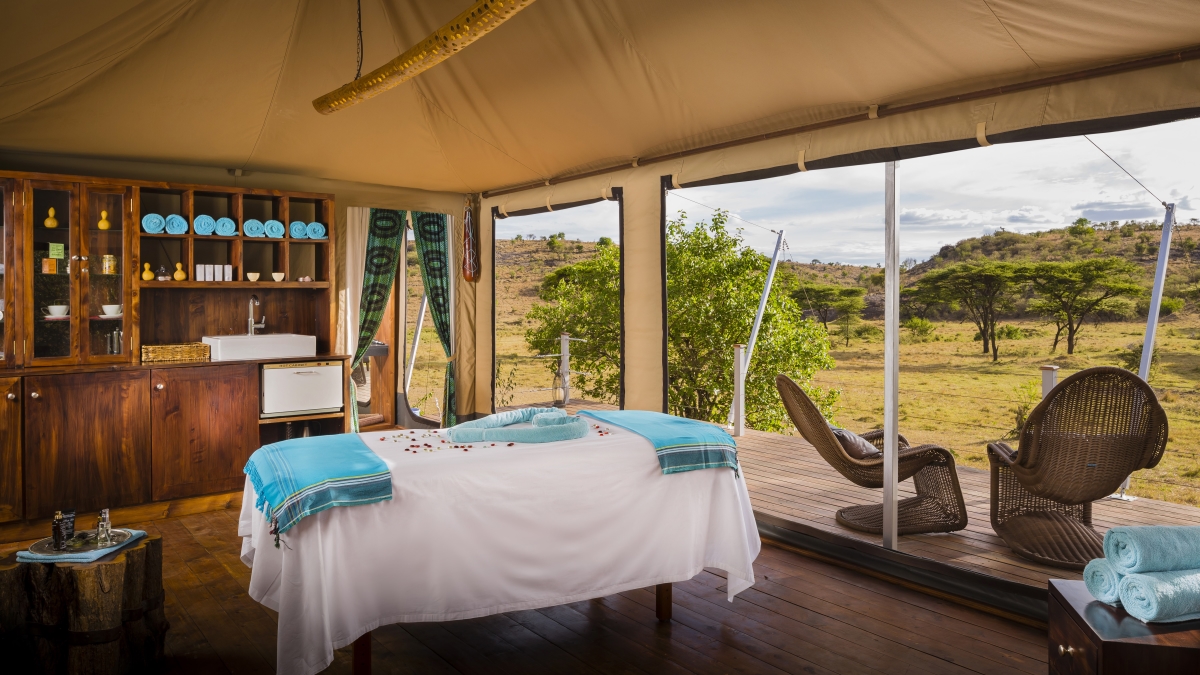 Spa room overlooking the wilderness