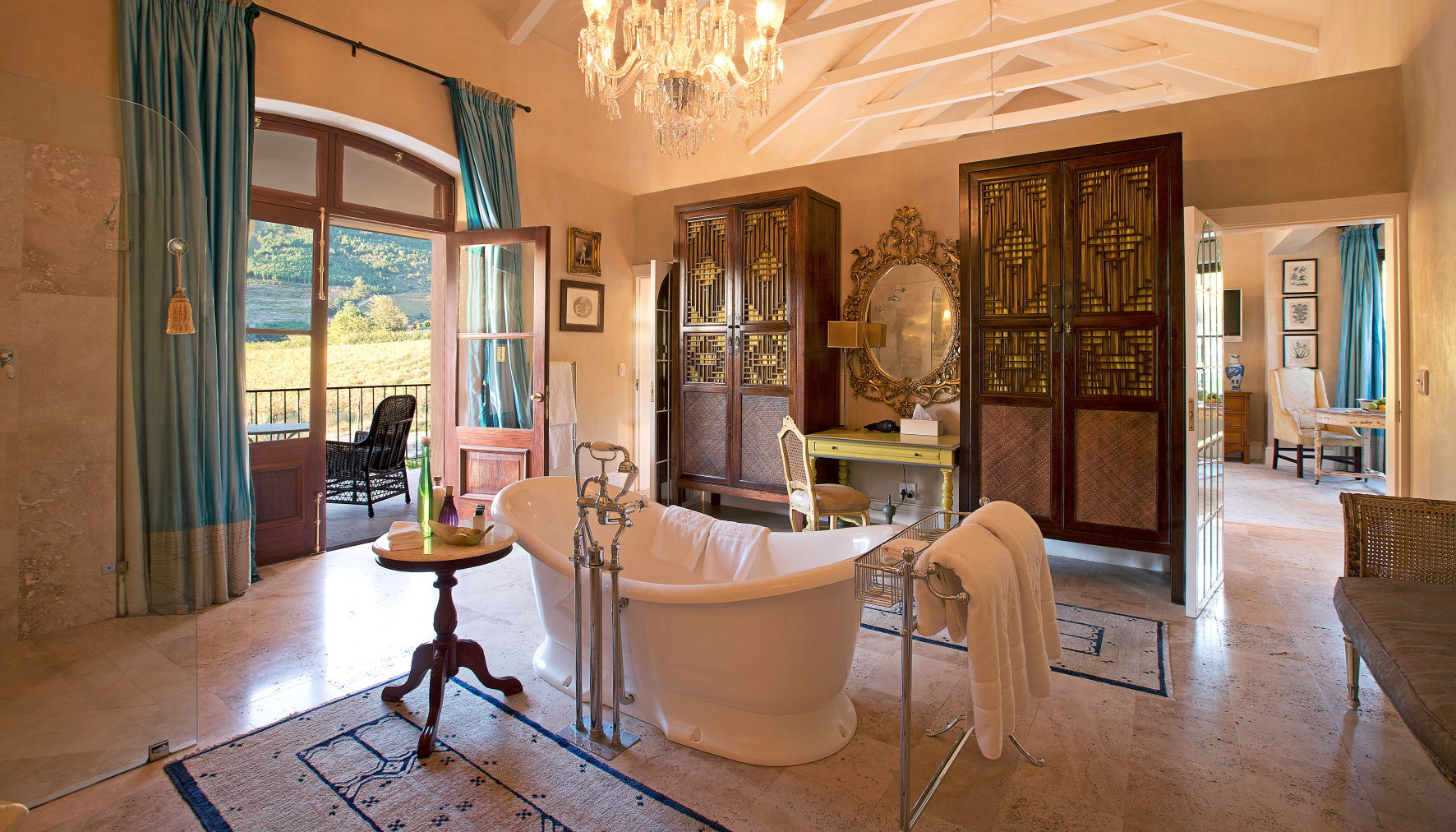 bathtub at La Residence