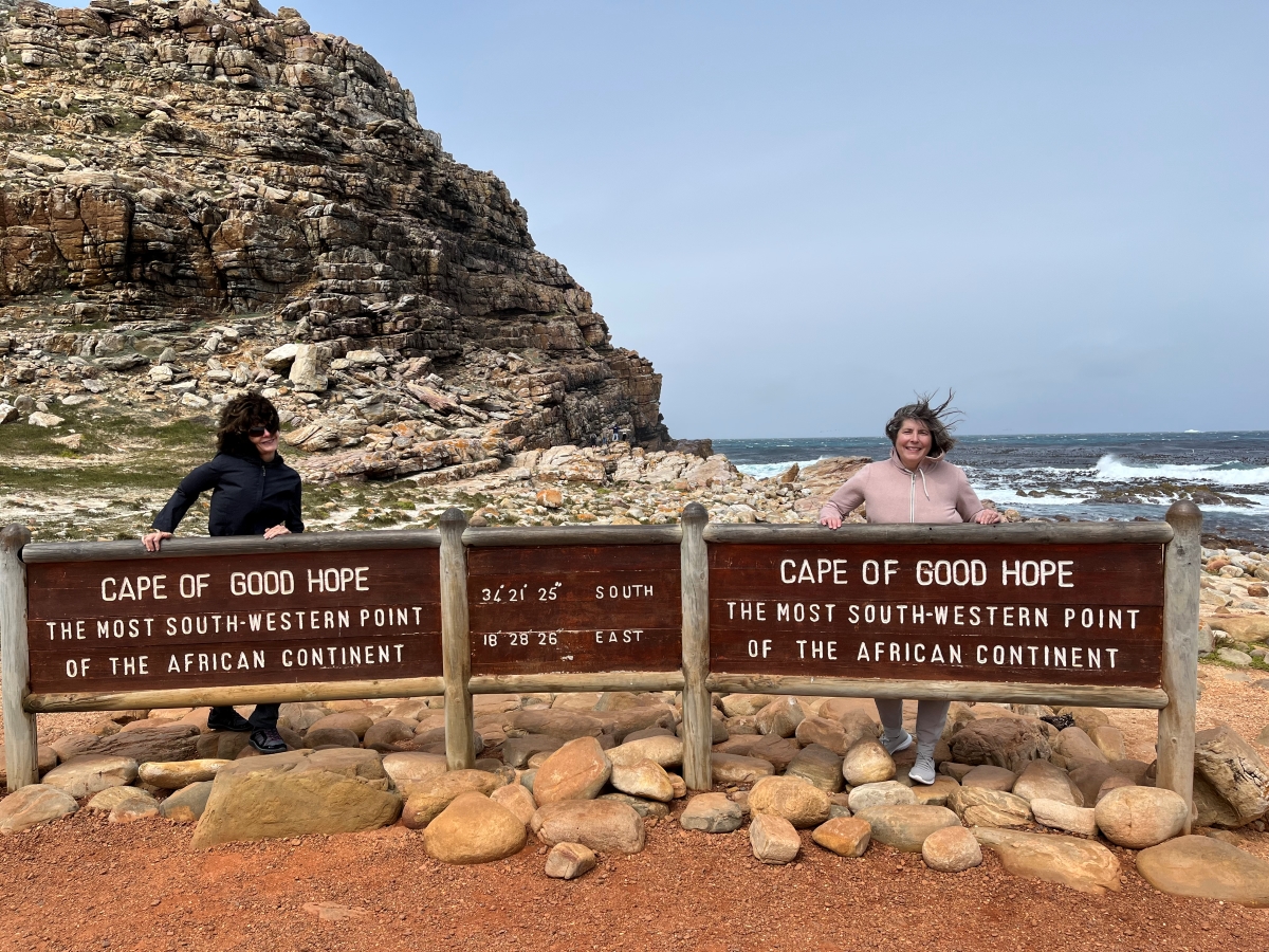 Lindy and her cousin posing behind the iconic Cape of Good Hope sign