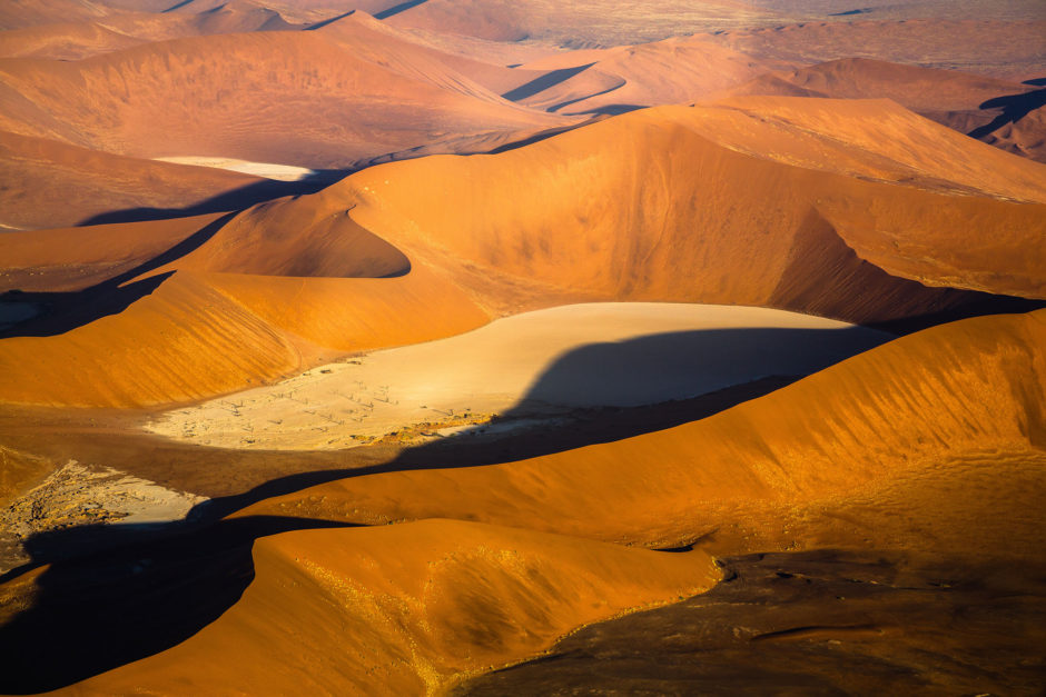 Sossusvlei visto desde arriba es un espectáculo espectacular