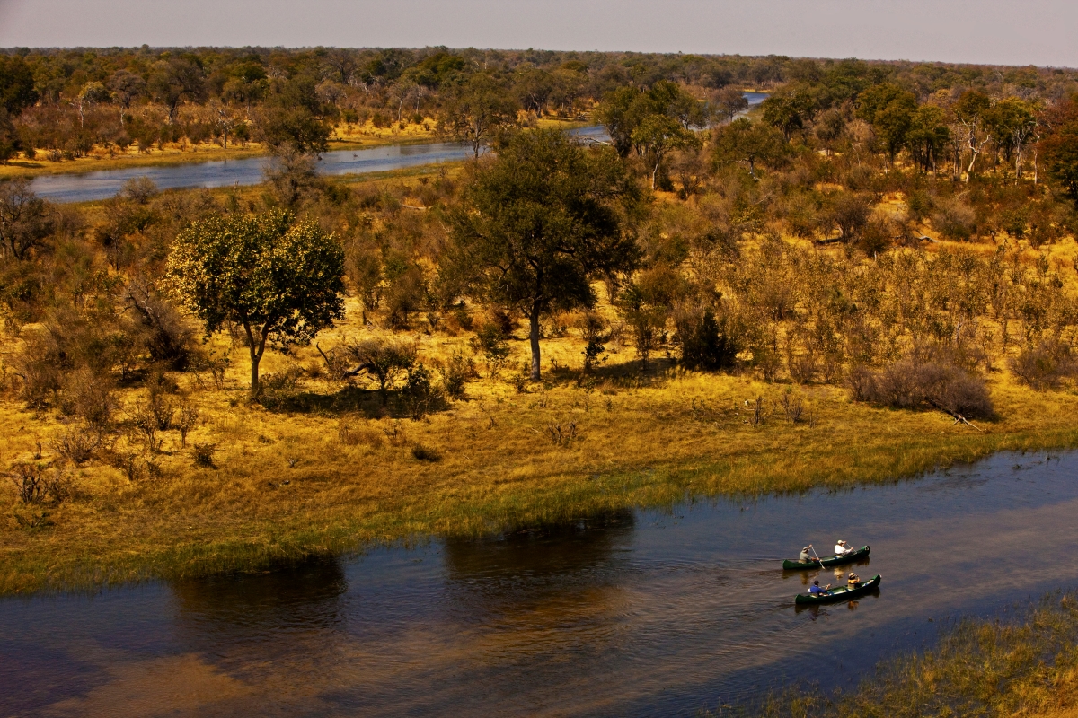 Canoeing along the Selinda Spillway