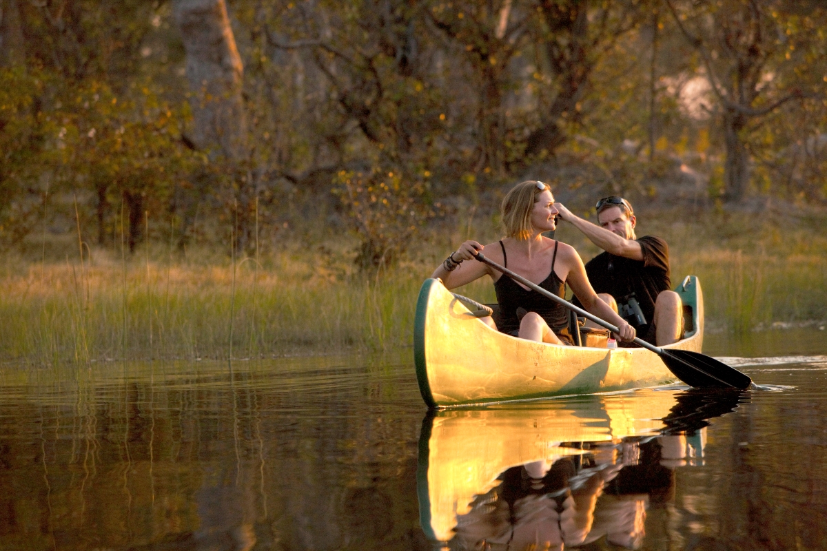 A couple canoeing in the Selinda Spillway