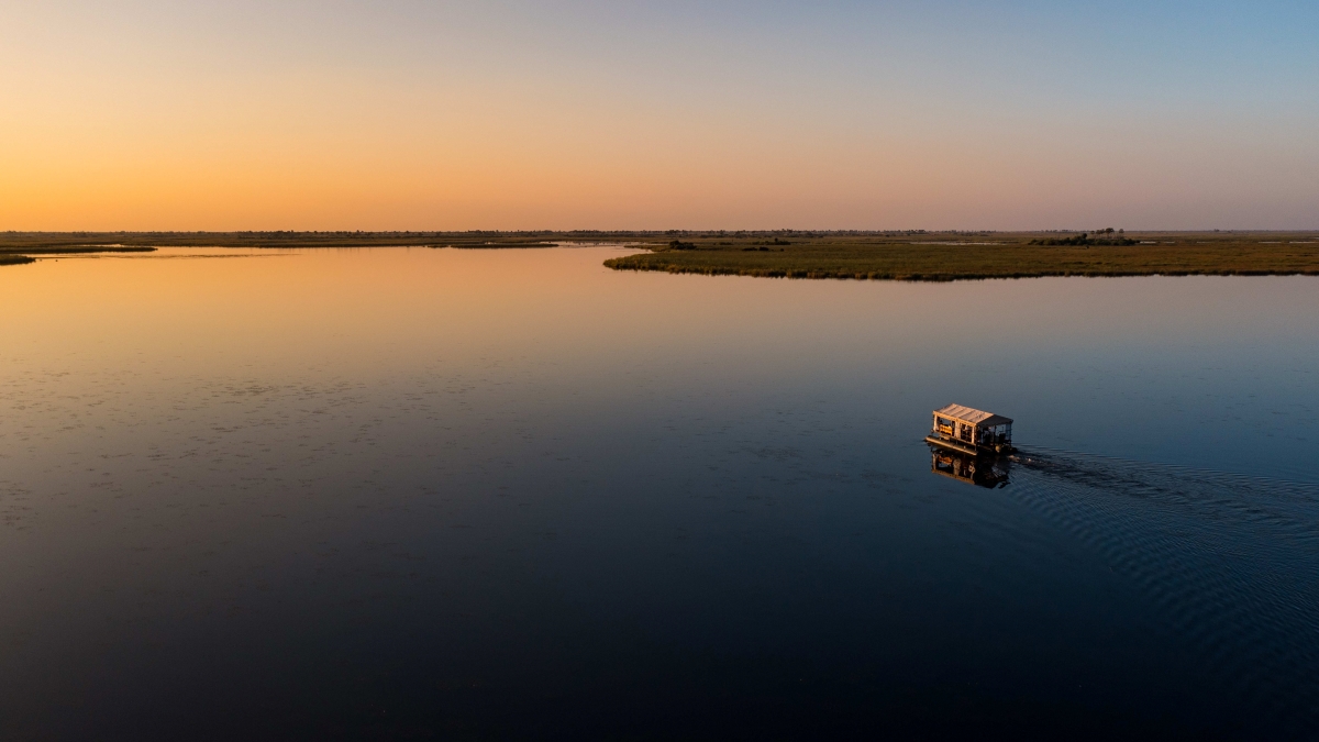 Boat cruise on the Selinda Spillway