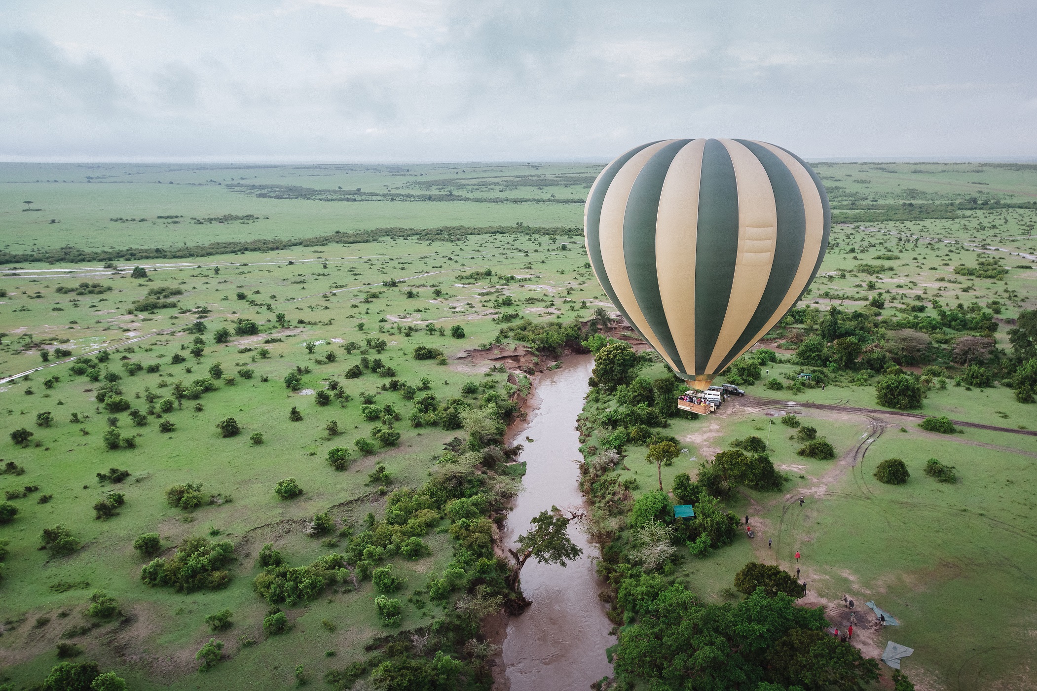 Go on a hot air balloon safari in Kenya to admire the landscapes and wildlife from above