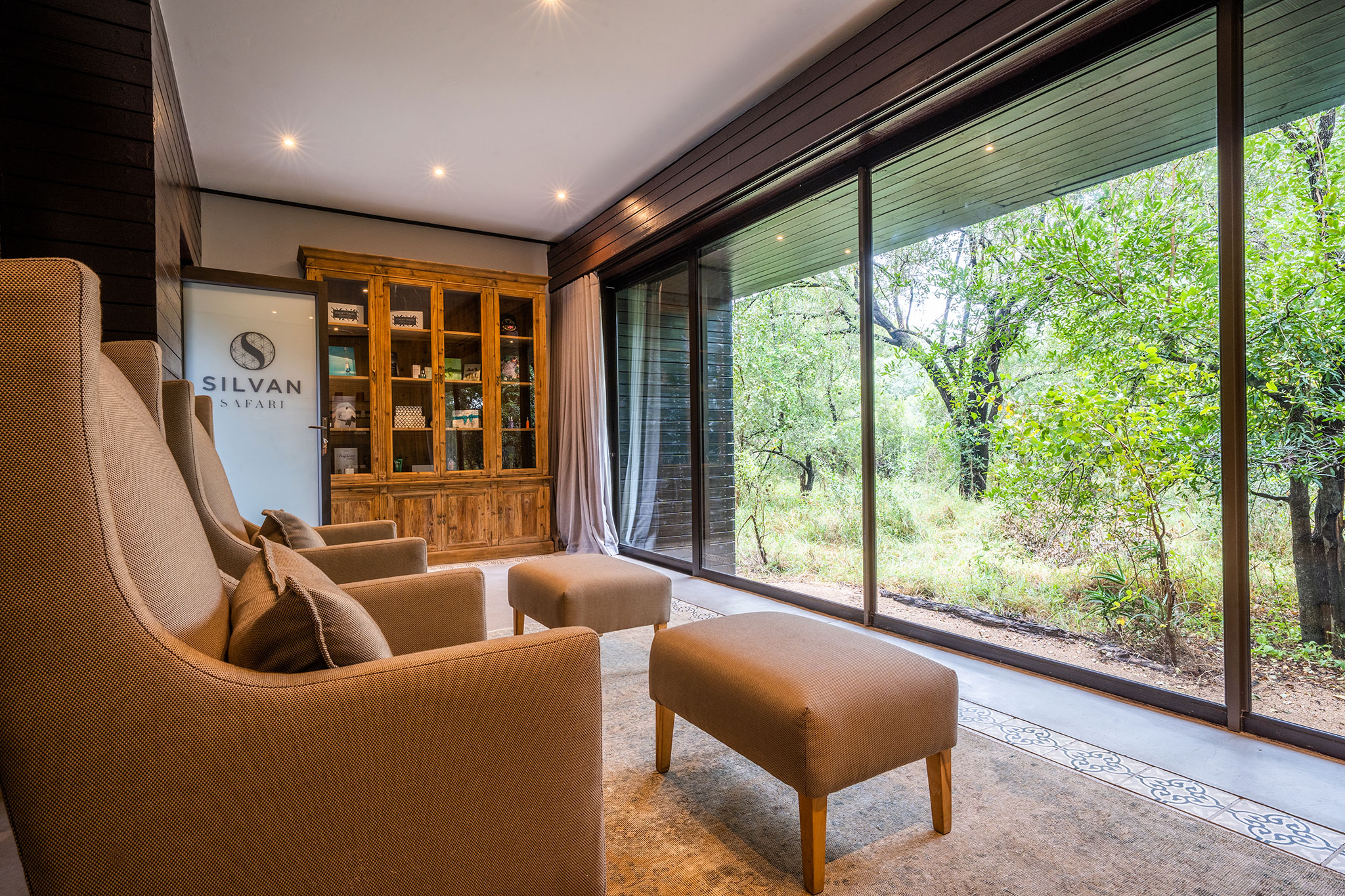 Floor to ceiling windows in the Silvan Safari Ansellia Spa