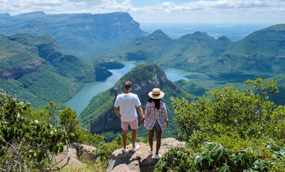 Paar am Blyde River Canyon in Südafrika - Teil einer der schönsten Selbstfahrer-Routen in Südafrika