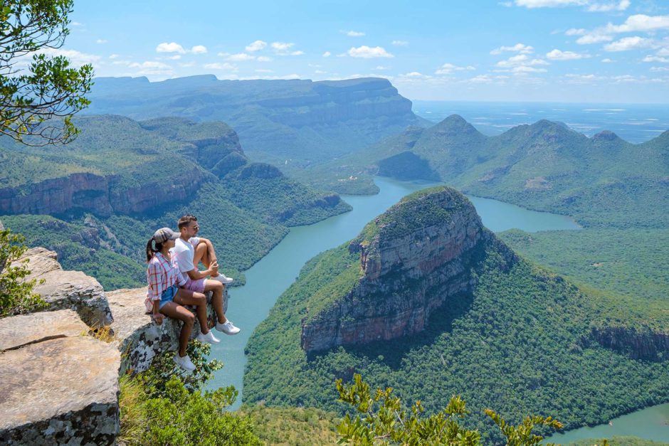 Paar am Blyde River Canyon in Südafrika - ein Muss für Selbstfahrer in Südafrika