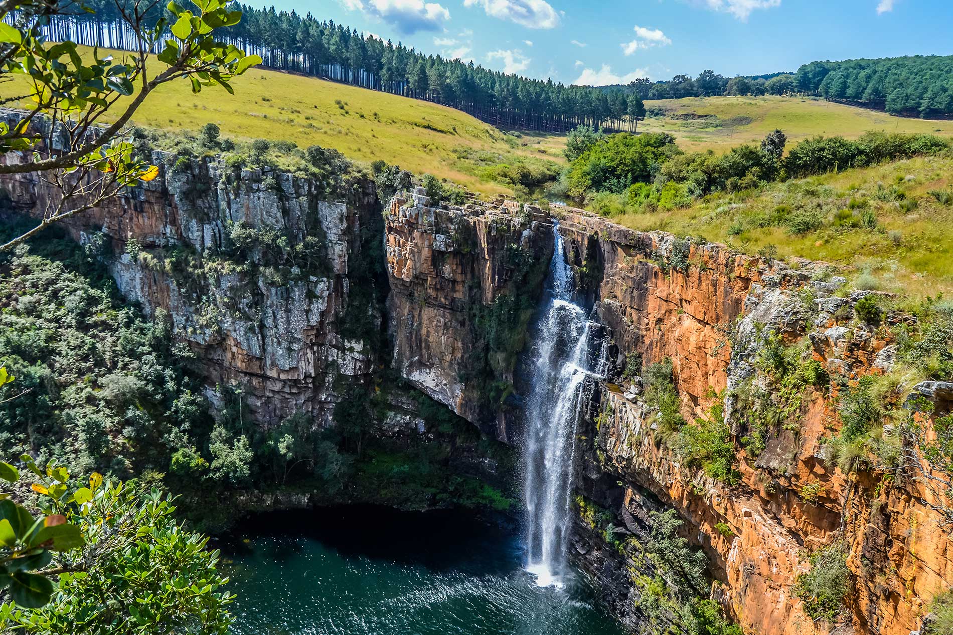 Pitorescas quedas de água verdes de Berlim em Sabie